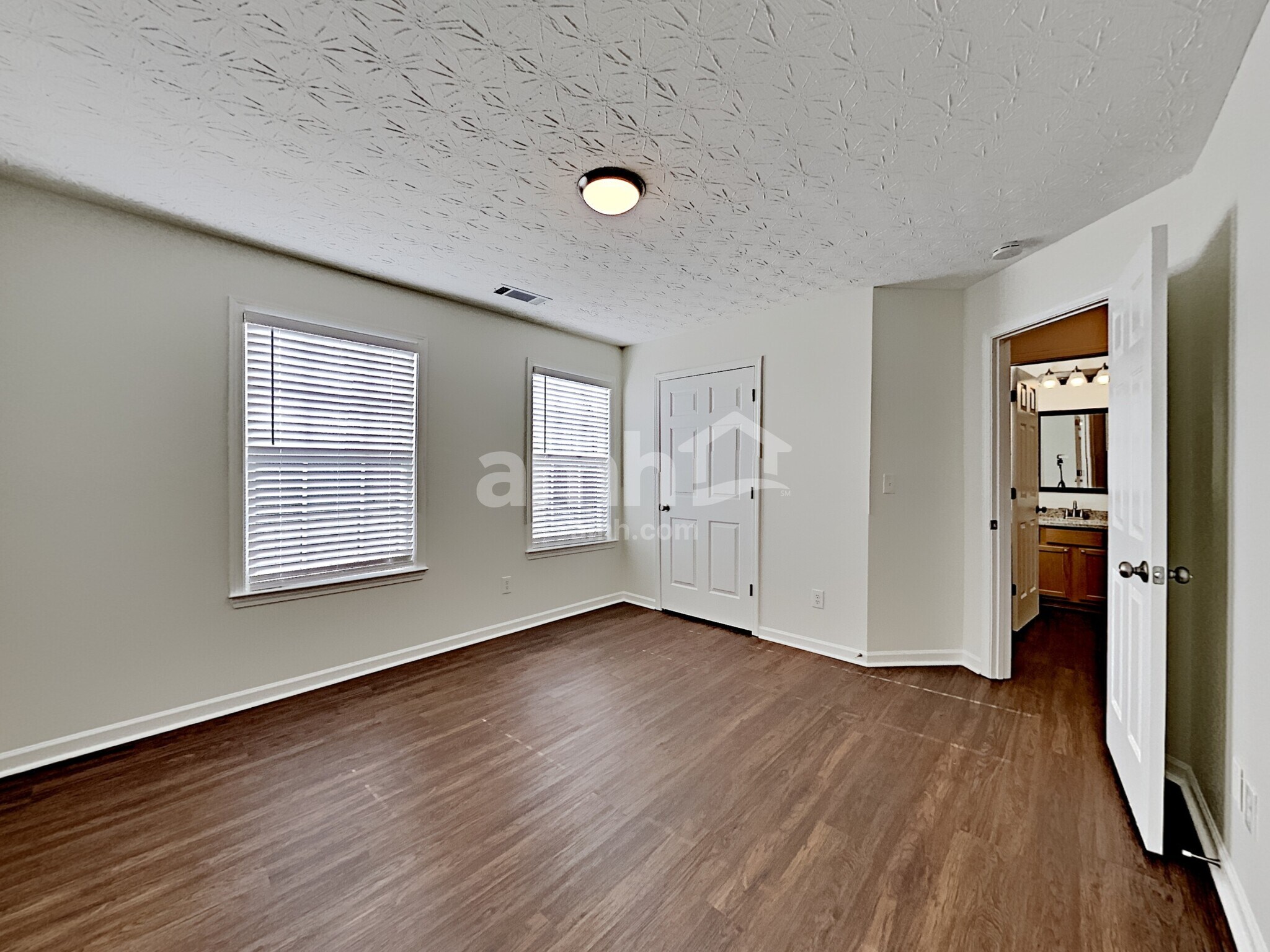 Building Photo - 1959 Johns Pl Ct NE