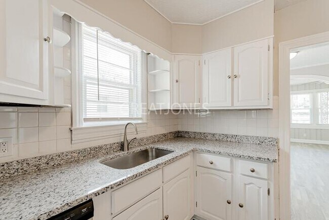 Building Photo - NOW OFFERING HALF OFF THE FIRST FULL MONTH...
