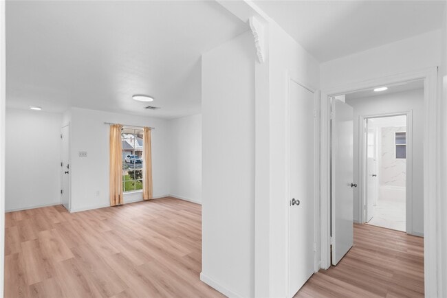 Building Photo - 5607 Viking Dr