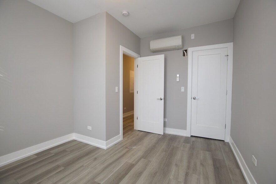 Building Photo - 3853 N Janssen Ave