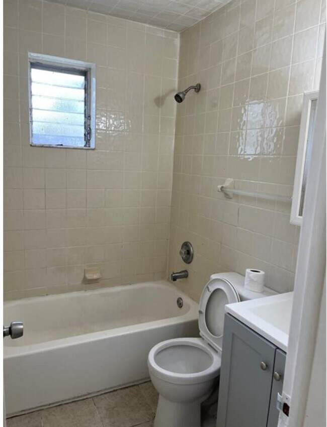 Building Photo - 6240 SW 39th Ct