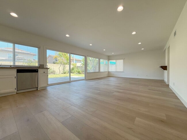 Building Photo - Greenbrook Estate Home