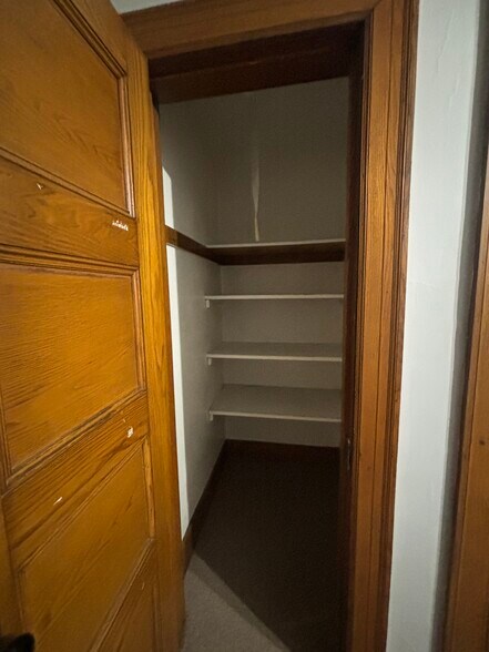 Building Photo - 5 Thayer St