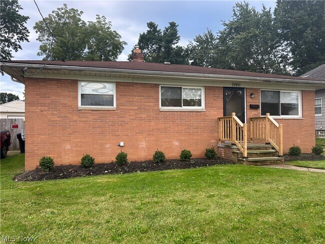 Building Photo - 11911 Longmead Ave