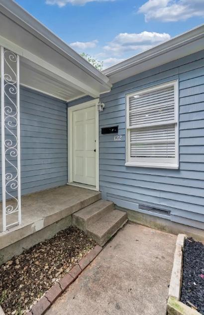 Building Photo - 122 E Comay Cir
