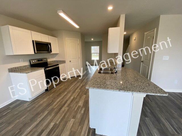 Building Photo - Gorgeous 5 Bedroom 3 Bathroom New Build in Muncie!