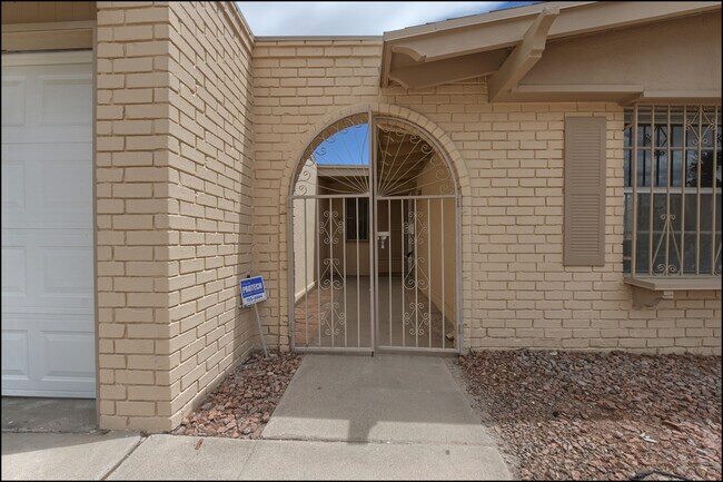 Building Photo - 4109 Roxbury Dr