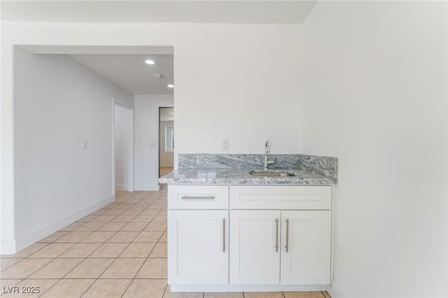 Building Photo - 1416 Cholla Way