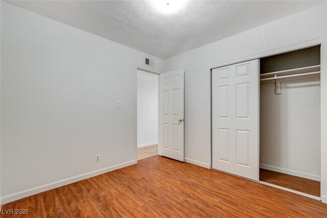 Building Photo - 5813 W Balzar Ave