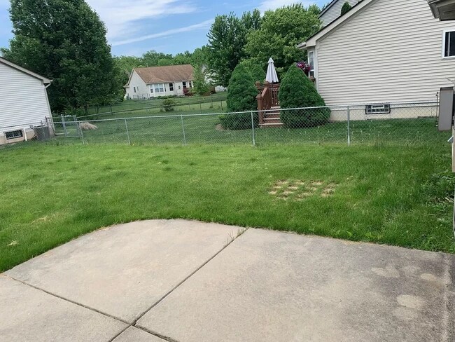 Building Photo - 6561 Robin Ct