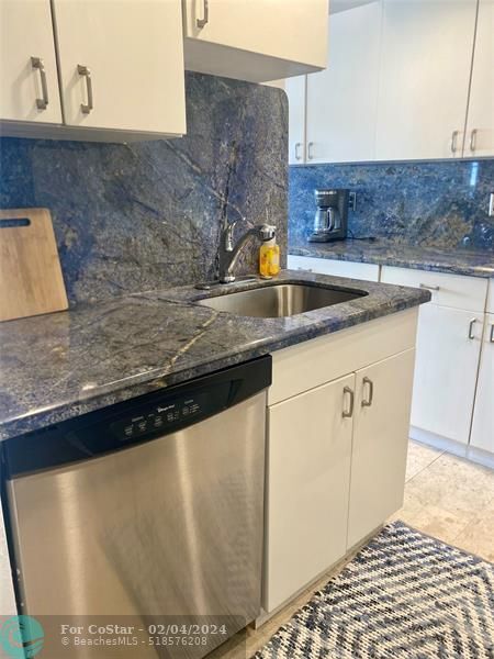 Building Photo - 6000 N Ocean Blvd