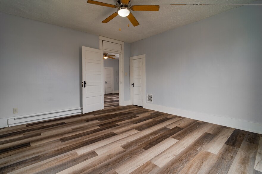 Building Photo - 328 Clinton St