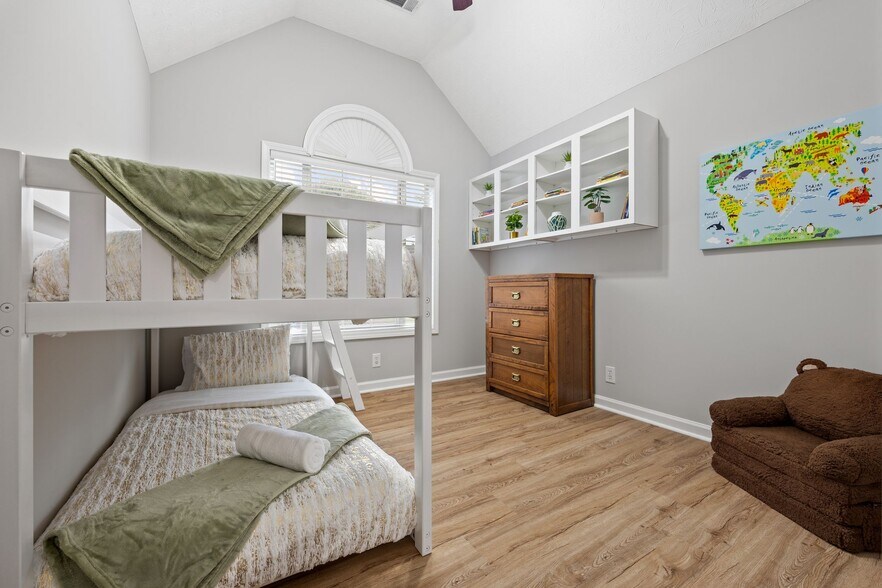 Building Photo - 350 Saddle Bridge Dr