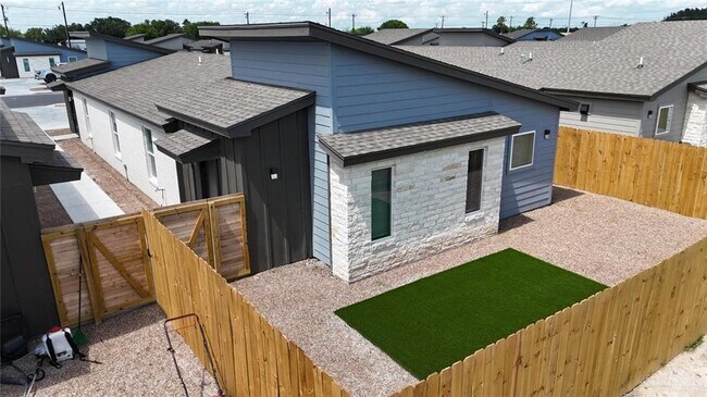 Building Photo - 4004 Jenna Ln