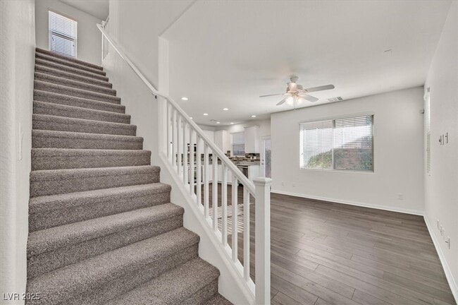 Building Photo - 10635 Seasonable Dr