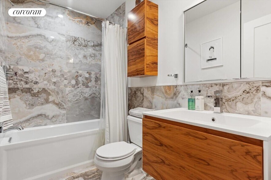Building Photo - 9 Lauras Ln