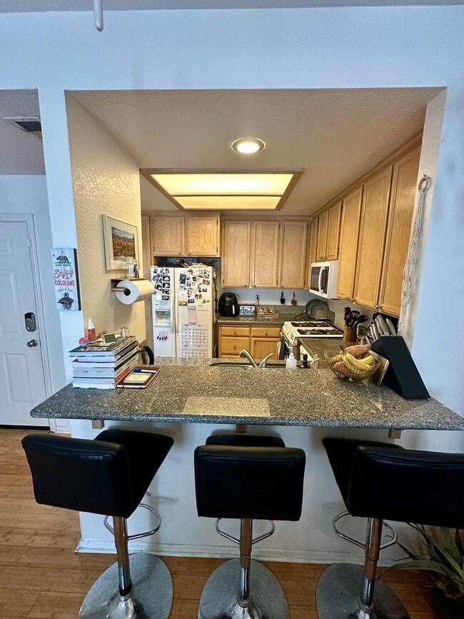 Building Photo - Light and Bright North Park 2 Bedroom Condo