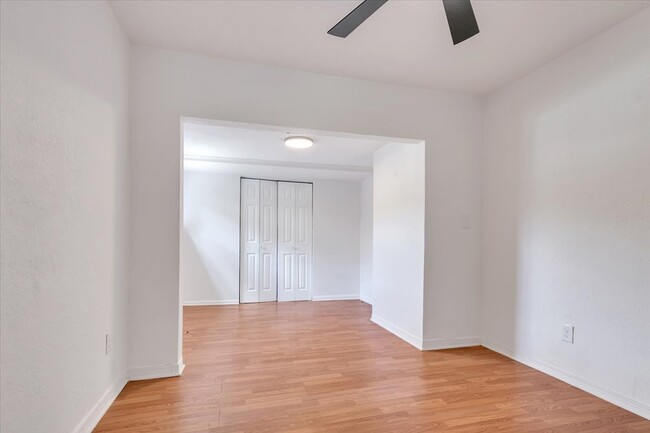 Building Photo - 2116 Andover Ct