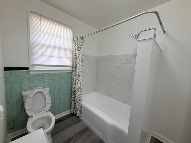 Building Photo - 308 S Division St