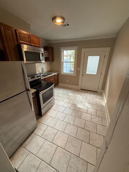 Building Photo - 1012 Tattnall St