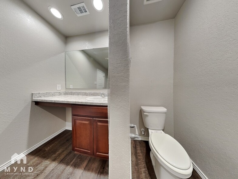Building Photo - 7508 Twin Pine Ct