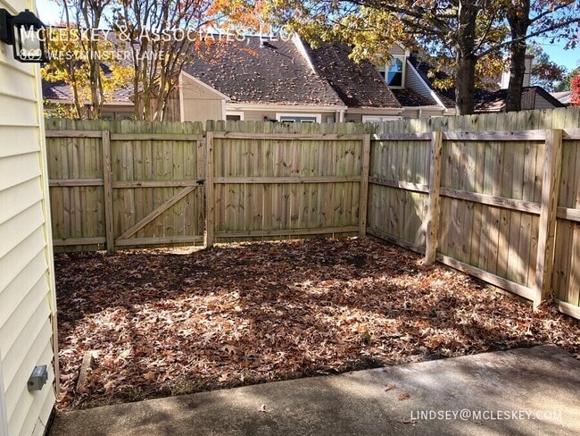 Building Photo - 869 Westminster Ln