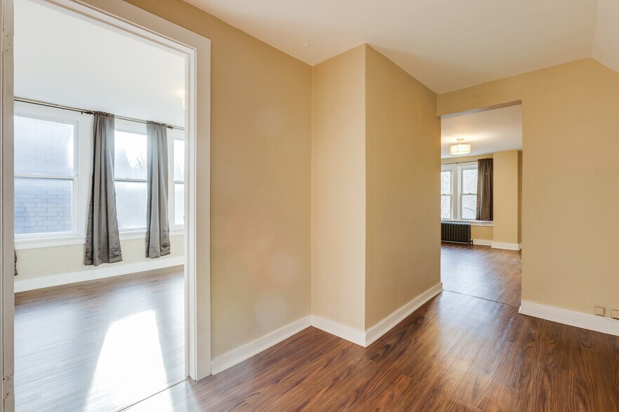 Building Photo - 1166 South Ave