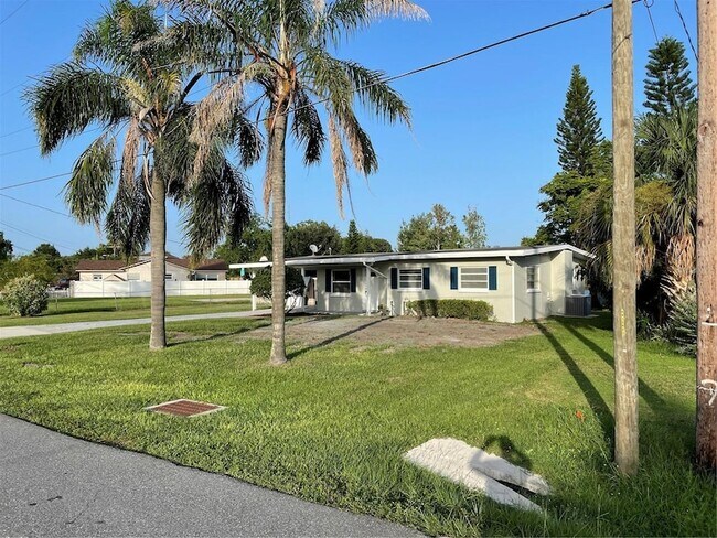Building Photo - 2118 Lake Christie Dr