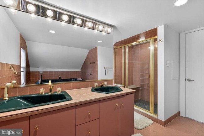 Building Photo - 18 GROVE St