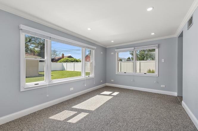 Building Photo - 9604 S Knox Ave