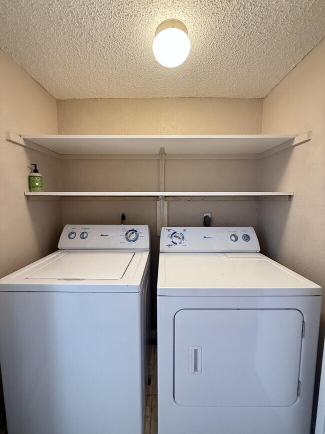 Building Photo - Spacious 2-Bed, 2.5-Bath Townhome in the B...