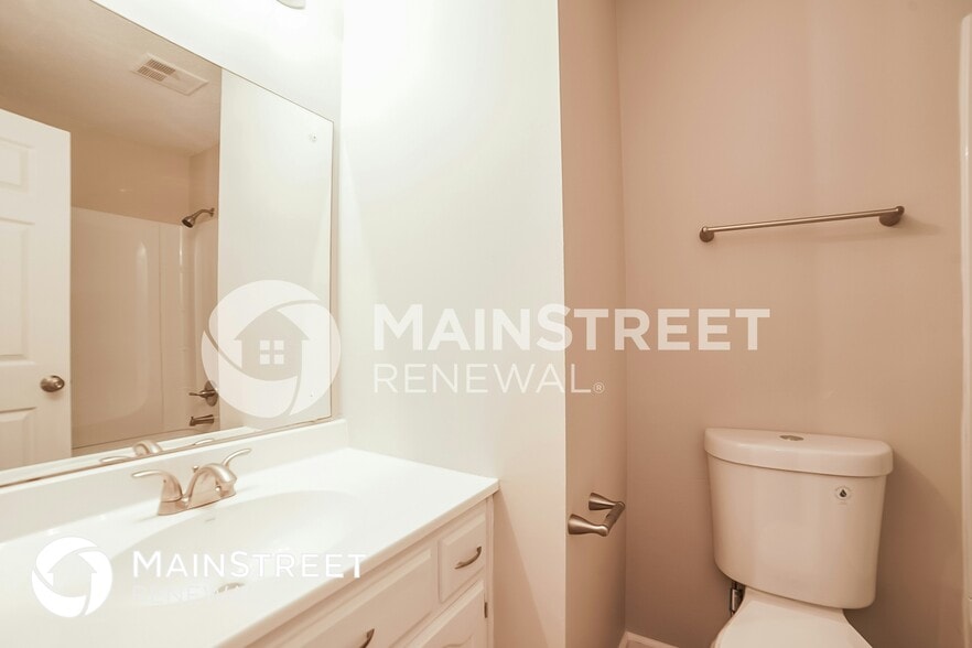 Building Photo - 3555 Dorchester Dr