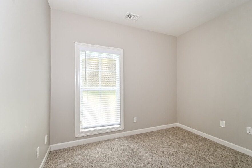 Building Photo - 3373 Champion Hills Dr