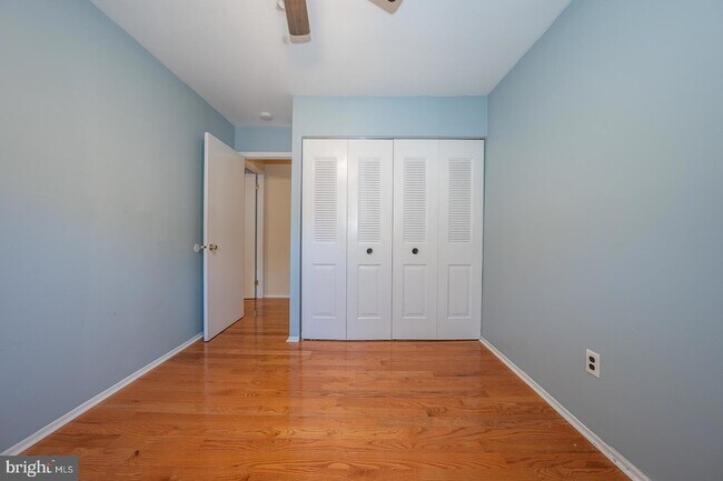 Building Photo - 403 Woodside Cir