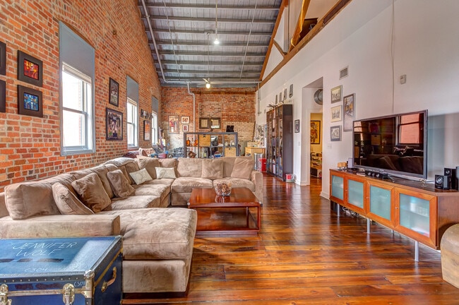 Building Photo - 246 N Court St