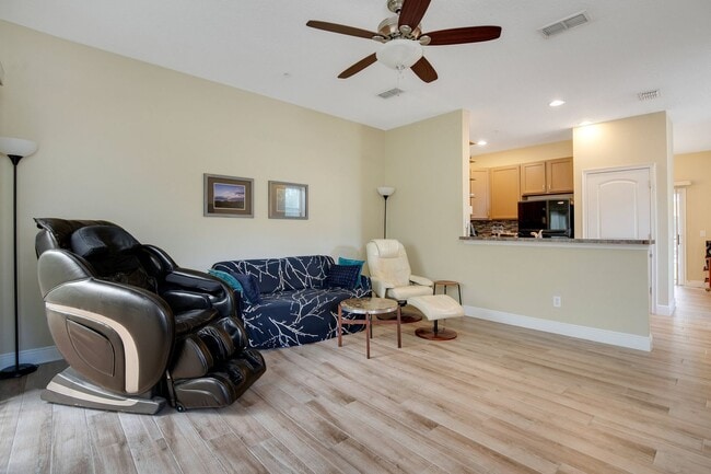 Building Photo - 28 W Esther St