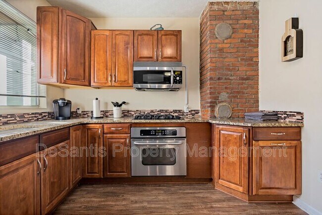 Building Photo - 1129 Brabec St