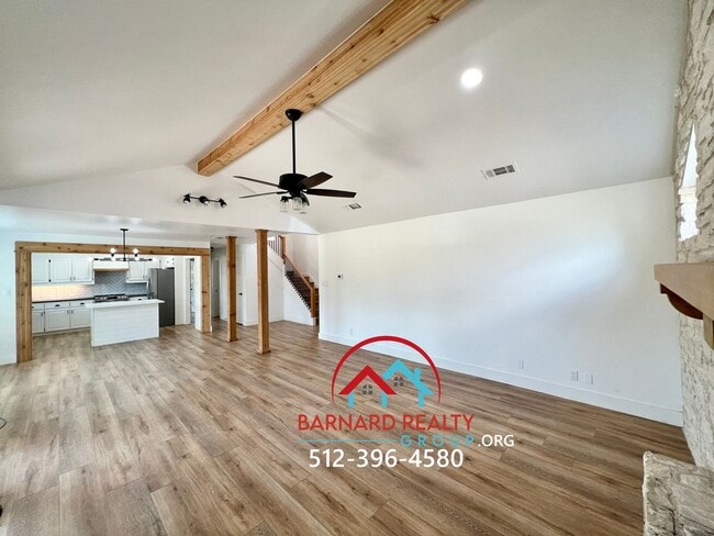 Building Photo - Country Living At It's Finest!