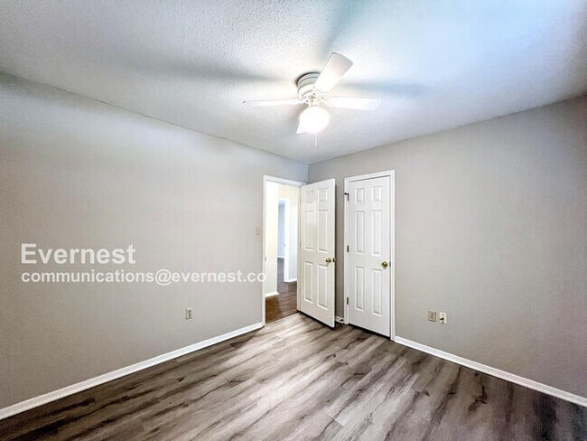 Building Photo - 3 Bed, 2 Bath Home with Fenced Yard / Pet-Friendly / Coming Soon!