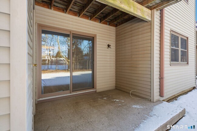 Building Photo - 808 Twin Circle Dr