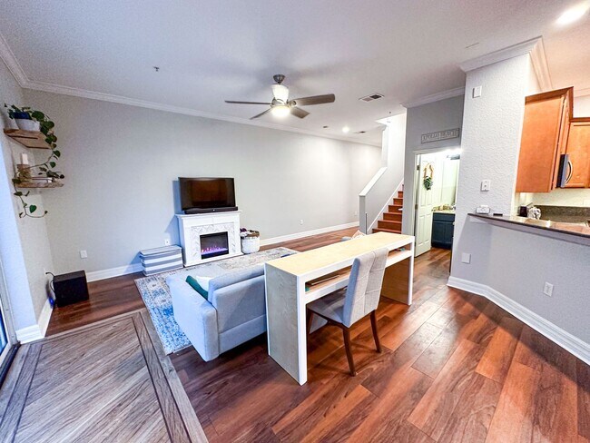 Building Photo - 3 Bed/ 2.5 Bath Pet Friendly Home!