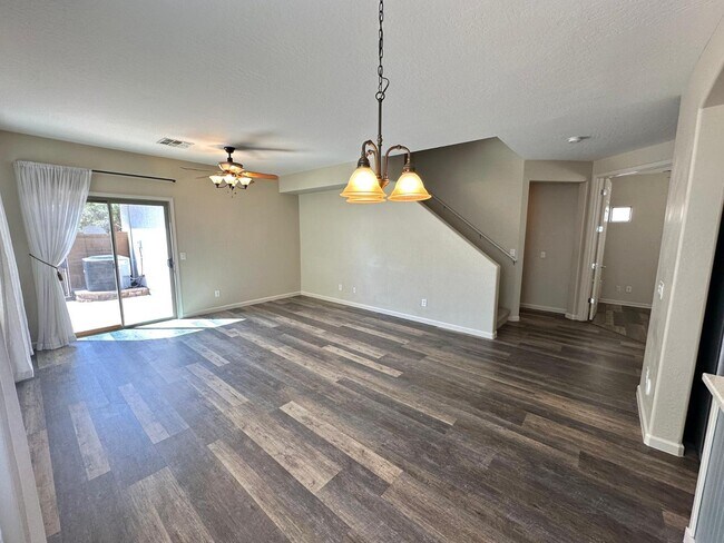 Building Photo - 1912 E Loma Vista St