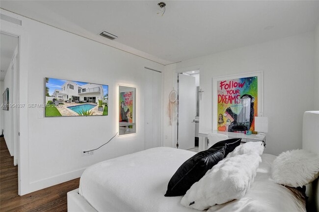 Building Photo - 9995 NW 75th St