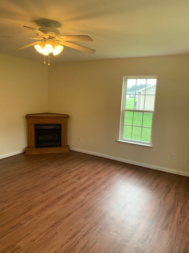 Building Photo - Elegance in Elizabeth City!