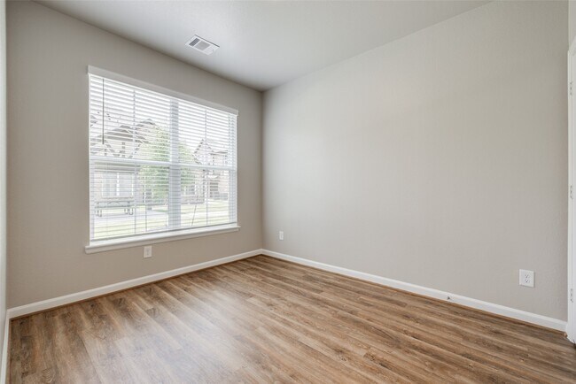Building Photo - 107 Pk Pl Cir