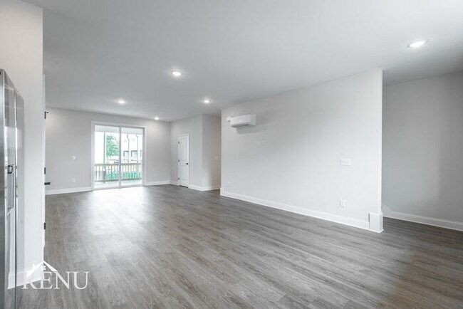 Building Photo - 5653 Sofias Cir