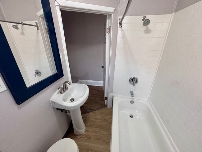 Building Photo - 3 Bedroom Home on Walnut St, Trenton