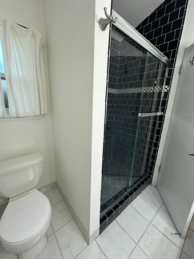Building Photo - 2371 Sample Ave