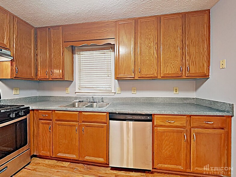 Building Photo - 793 Nottingham Dr