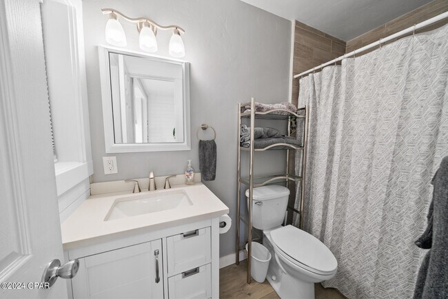 Building Photo - 412 Lantana St